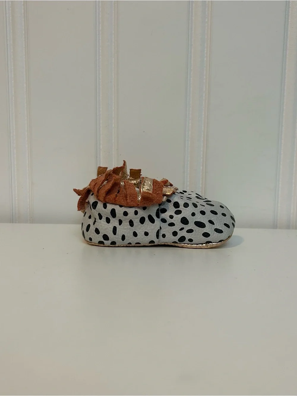 Freshly picked metallic pink black white Polka crib booties